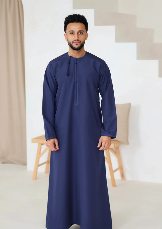 Men’s navy blue Omani thobe front view – Qalbi