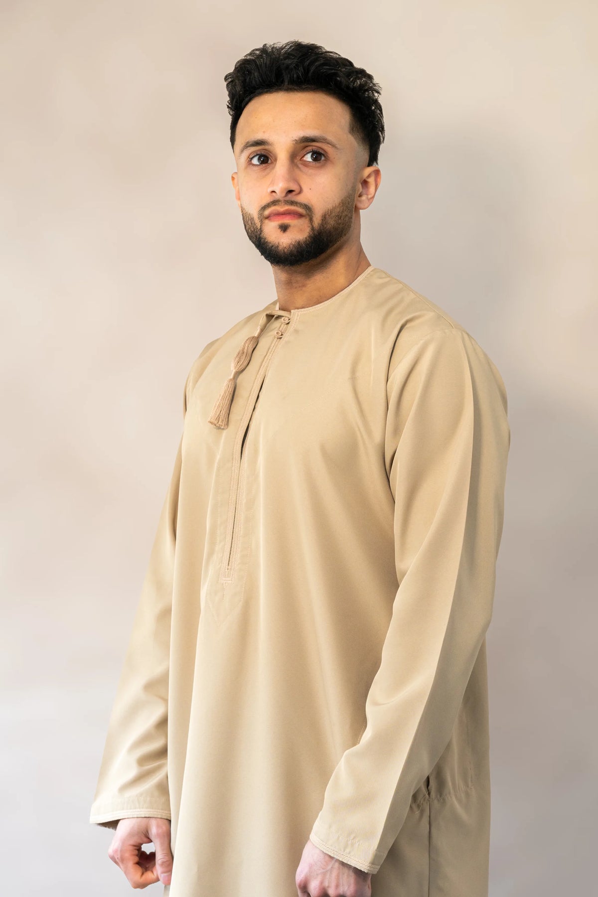 Mens Premium Omani Sand / Cream Beige thobe / jubba- front view