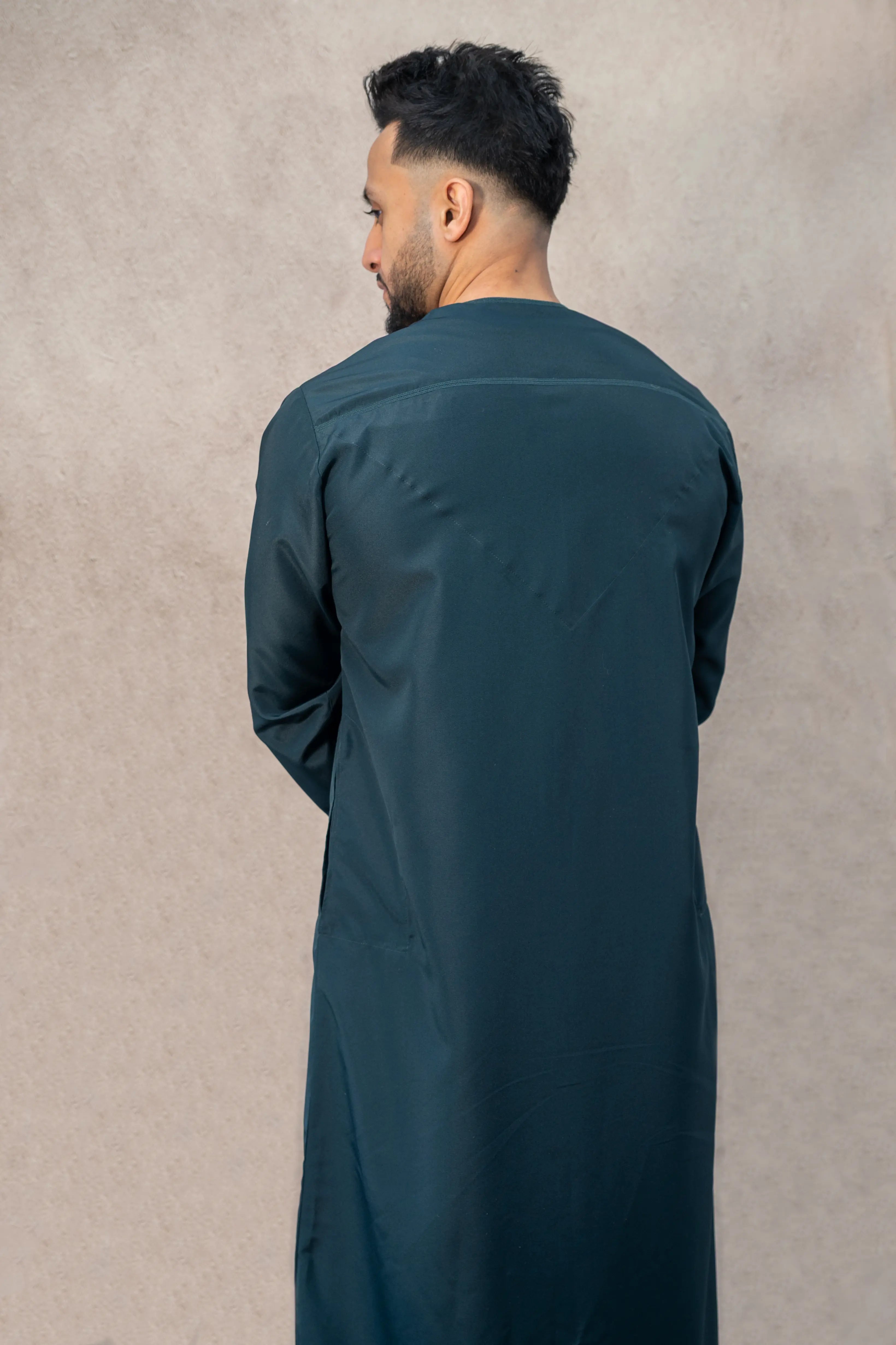 Back view of men’s premium teal blue Omani thobe / jubba, water-repellent fabric. 