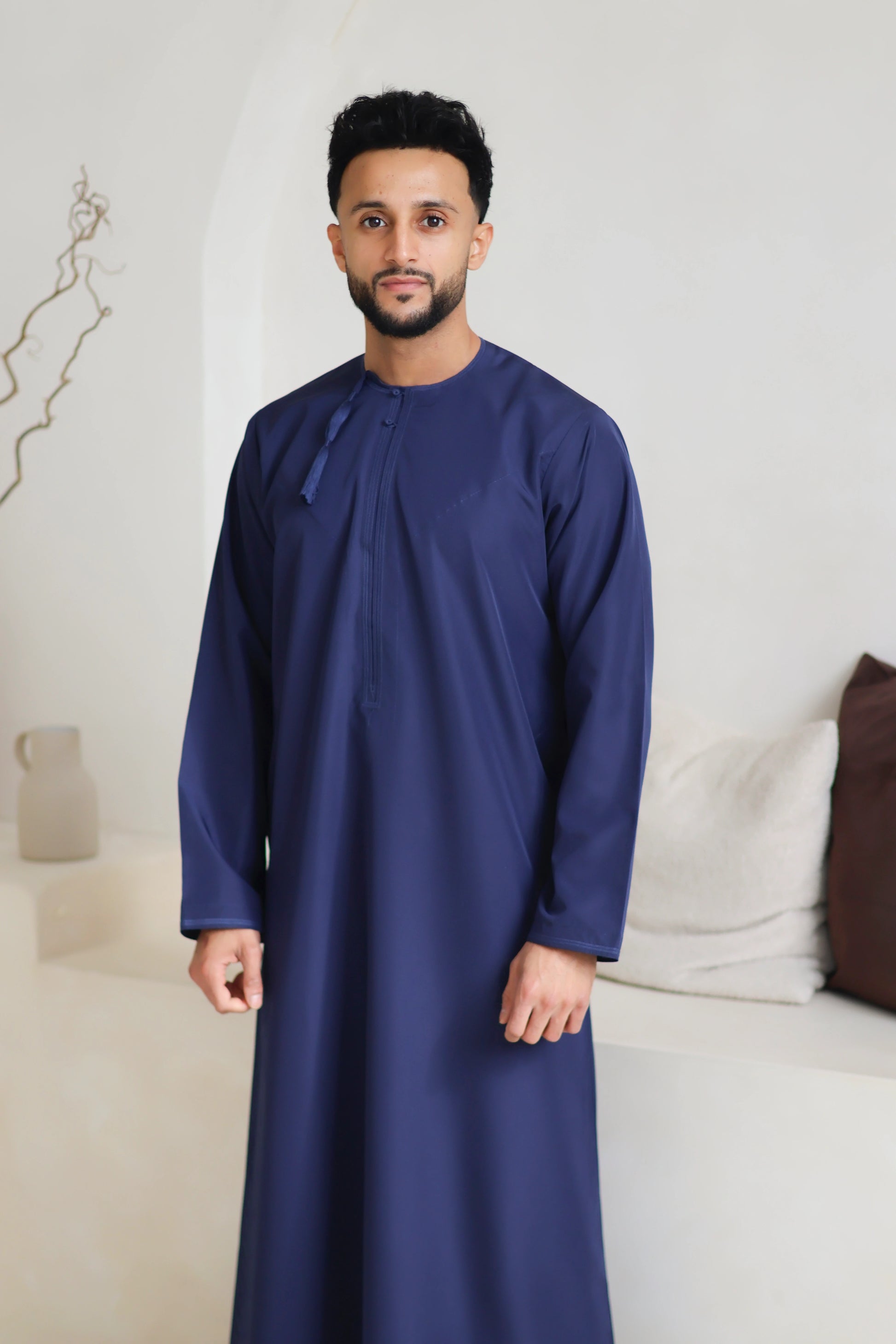 Men’s navy Omani thobe lifestyle view – Qalbi